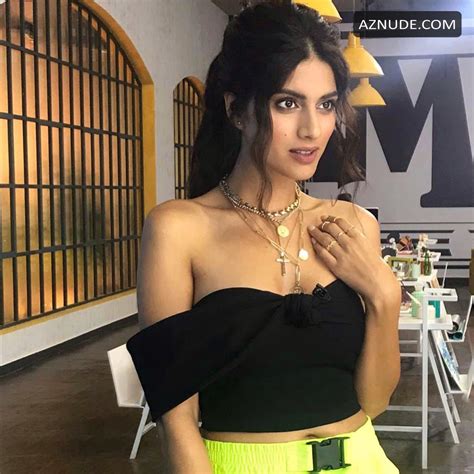 Sapna Pabbi Hot Pics Collection AZNude