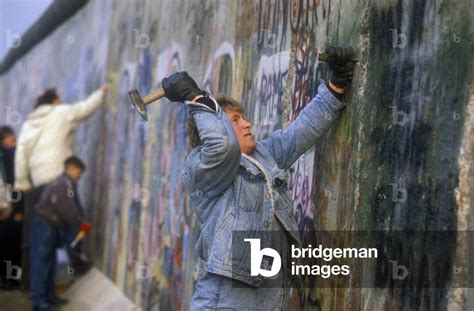 Image of Fall of the Berlin Wall, West Berlin, November 1989 (photo)