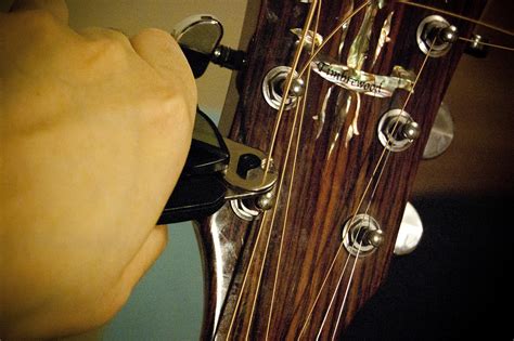 Guitart: Restring an Acoustic Guitar