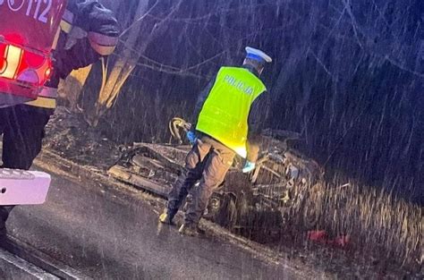 Lipsko Nastolatkowie zginęli w koszmarnym wypadku Auto zostało