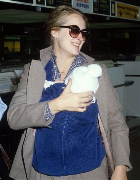 Meryl Streep with her baby son Henry, 1980 – Bygonely