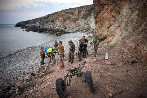 500 días de guerra en Ucrania Zelenski visita la isla de las