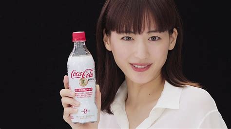 綾瀬はるか コカ・コーラ プラス Cm 新つぶやき篇「なぜ私は白いコカコーラを飲むのか」「これが答え」綾瀬はるか Cm Bb Navi