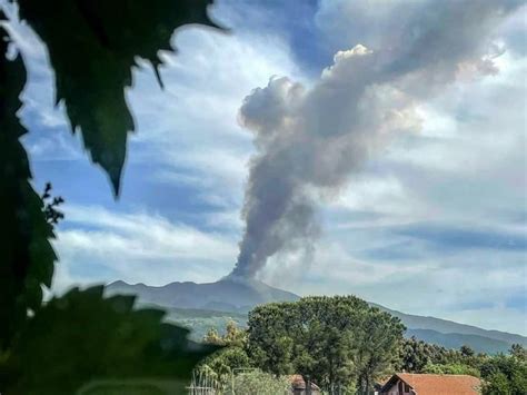 Nuovo Parossismo Sulletna Fontana Di Lava Dal Cratere Di Sud Est E