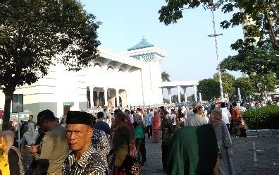 Masjid Al Akbar Surabaya Gagas Majelis Subuh GenZi