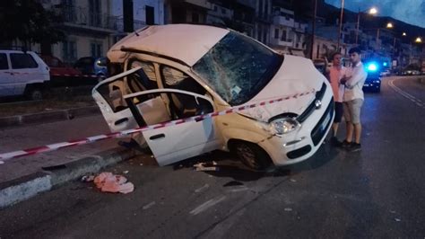 Terribile Incidente Nella Notte A Messina Muore Una Ragazza Di Anni