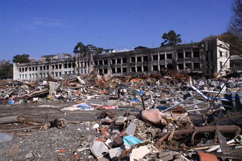 File:Kadonowaki Elementary School after Tsunami.JPG - Wikimedia Commons