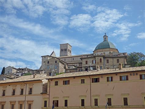 La Cattedrale Di San Rufino From Piazza Santa Chiara Assi Flickr