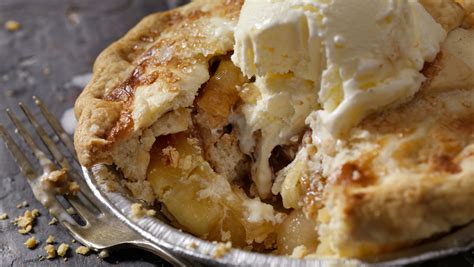 Sprinkle Your Pie Crust With Turbinado Sugar For An Extra Shine