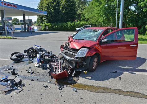 Incidente Tra Auto E Moto Lungo La Novedratese Centauro Grave A Mariano