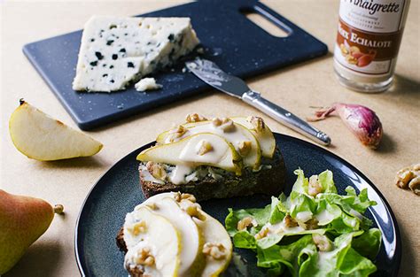 Tartines poire roquefort noix vinaigrette noix échalote Douce