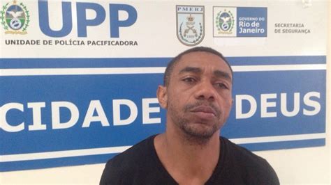 Traficante Preso Por Policiais Da Upp Cidade De Deus