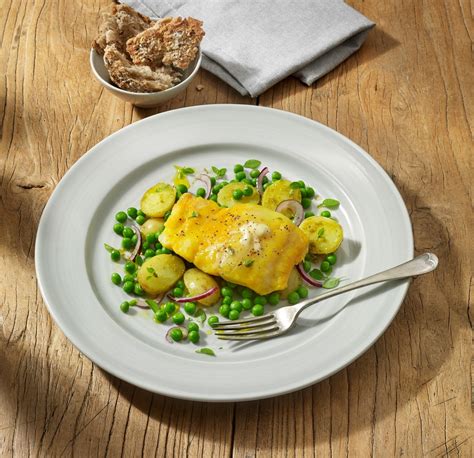 Smoked Haddock With Cheese And Chive Sauce • Youngs Foodservice