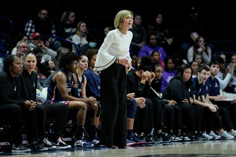 Chris Dailey reflects on 1,200 wins with UConn women’s basketball