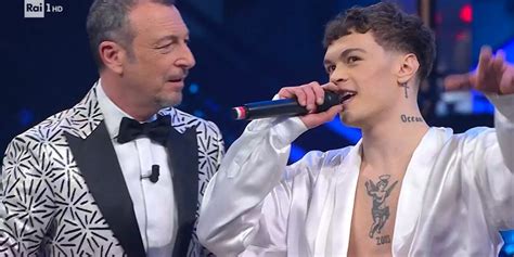 Sanremo 2023 Blanco Devasta Il Palco E Viene Fischiato Noi Degli 80 90