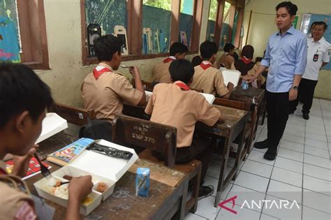 Gibran Kembali Uji Coba Makan Siang Bergizi Gratis Di Smpn Jakut