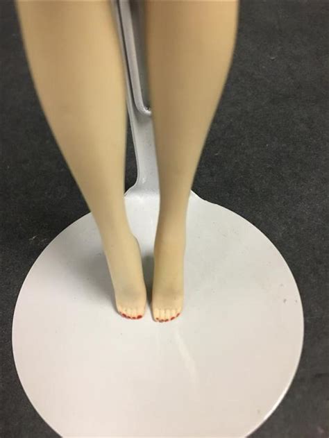 Lot NO BLONDE PONYTAIL BARBIE DRESSED IN BLACK AND WHITE STRIPED SWIMSUIT CURLY BANGS