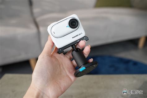 開箱｜最輕巧的運動相機第三代 Insta360 Go 3，小巧要如何給你大螢幕？解法來了 電獺少女：女孩的科技日常 App、科技酷品、生活與美食