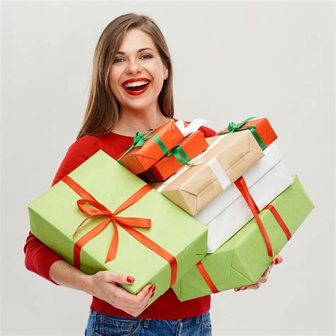 Что подарить девушке на 22 года — варианты подарков девушке на 22-й ...