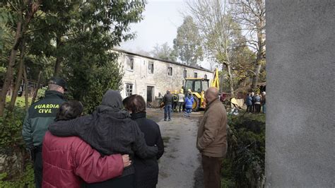 Fallecen Un Matrimonio Y Su Hija Al Incendiarse Su Casa En Vilalba