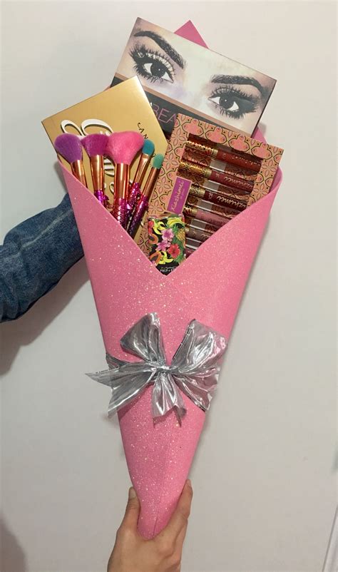 Makeup Bouquet Gift For Your Girlfriend