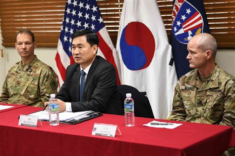 Usfk Facility Tour Demonstrates Safety Of Centaur 주한미군 센토시스템의 안전성을 보여주기 위해 시설 공개 United