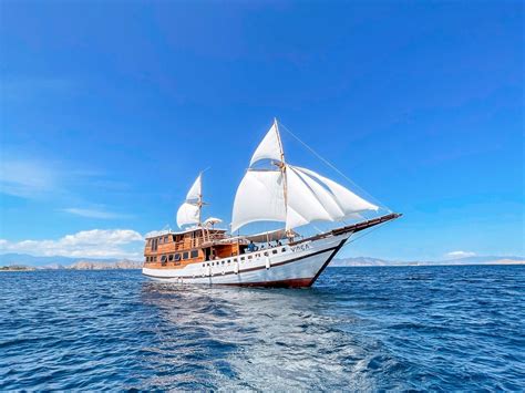 Premium Trip Labuan Bajo Liveboard In Vinca Voyages Phinisi Paket