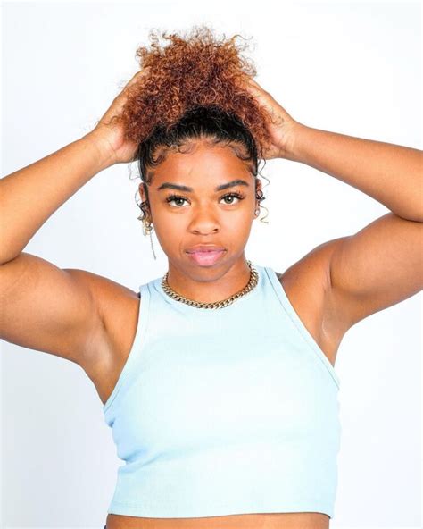 5 Hot Sexy Shelomi Sanders Bikini Pics