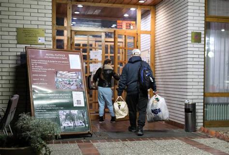 Rat U Ukrajini Prve Izbjeglice Stigle U Hrvatsku Smjestili Ih U Motel