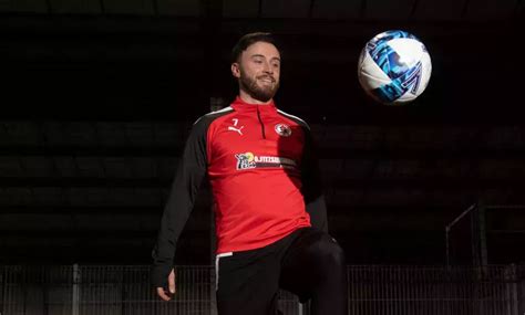 El Futbolista Gay Zander Murray Habla Sobre La Homofobia Interiorizada