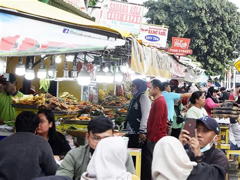 Berburu Nasi Kapau Untuk Berbuka Puasa