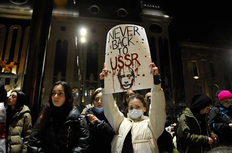 G Orgie Apr S Deux Nuits De Protestation Contre La Loi Sur Les Agents