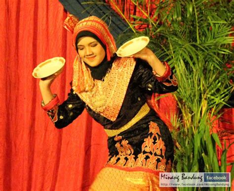 Koleksi Foto Foto Tari Piring Minangkabau