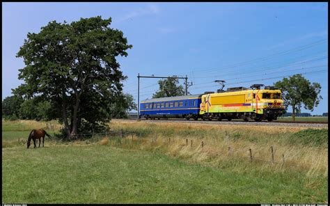 Strukton Rail 1740 Met Koninklijk Rijtuig SR10 In De Eempo Flickr