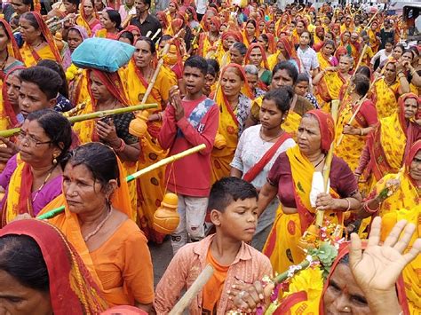 Shivling Was Anointed In Temples Huge Kavad Yatra Taken Out In Mhow