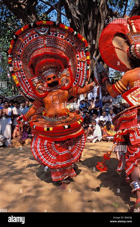 India, Kerala State, Dharmadam, Andalur Temple, fight of Teyyams bali ...