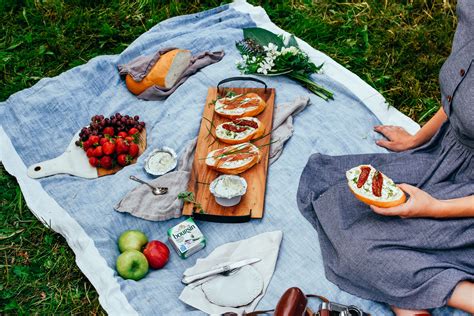 4 Simple Tips For Throwing A Picnic With Boursin Ad — The Farmers