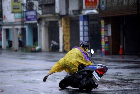 Deadly Typhoon Megi Blows Through Taiwan And China