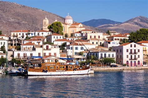 14 Most Gorgeous Small Towns in Greece – Touropia Travel