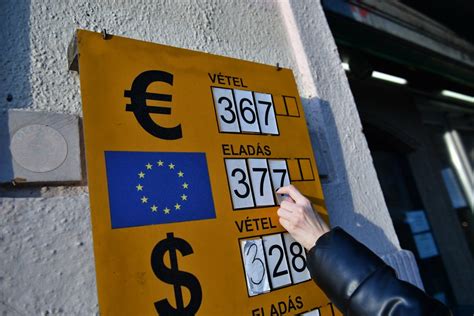 Újabb történelmi mélypontra gyengült a forint