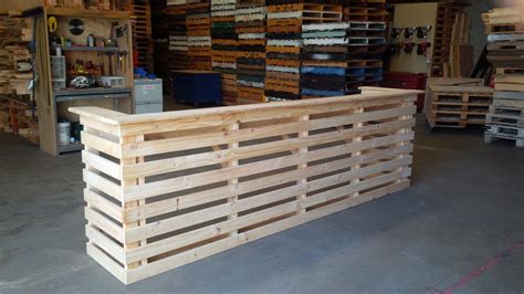 Gorgeous Picket Pallet Bar Ideas To Enjoy Entertaining At Home Bar