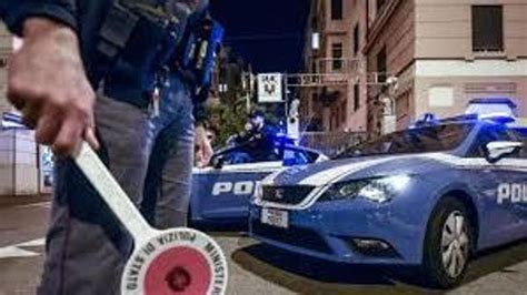 Intervengono Per Un Furto In Casa I Ladri Aggrediscono Gli Agenti A