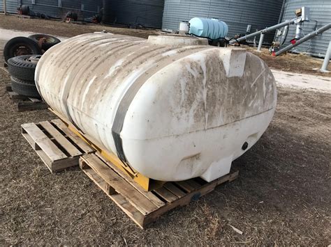 800 Gallon Poly Sprayer Tank In Cradle Bigiron Auctions