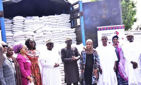 Palliatives Dangote Donates Bags Of Rice To Lagos Residents