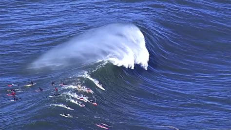 Mira cómo los surfistas se enfrentan a olas monstruosas en California