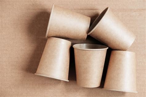 Copos De Papel Descart Veis Em Fundo De Papel Kraft Utens Lios De Mesa