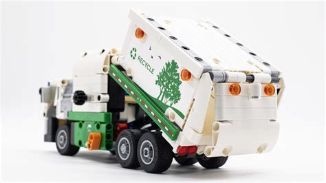 LEGO Technic 42167 Mack LR Electric Garbage Truck review