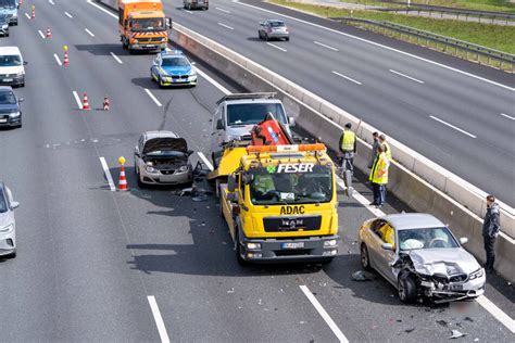 Unfall auf A73 Sieben Menschen bei Nürnberg verletzt