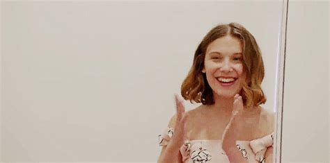 Millie Bobby Brown Posta Foto Toda Praiana De Capricho