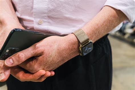 Apple Watch Goes Back On Sale After Dramatic Ban Paused The Independent